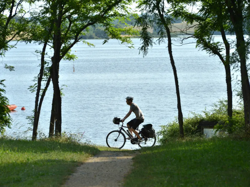 Autour du Lac du Cébron à vélo