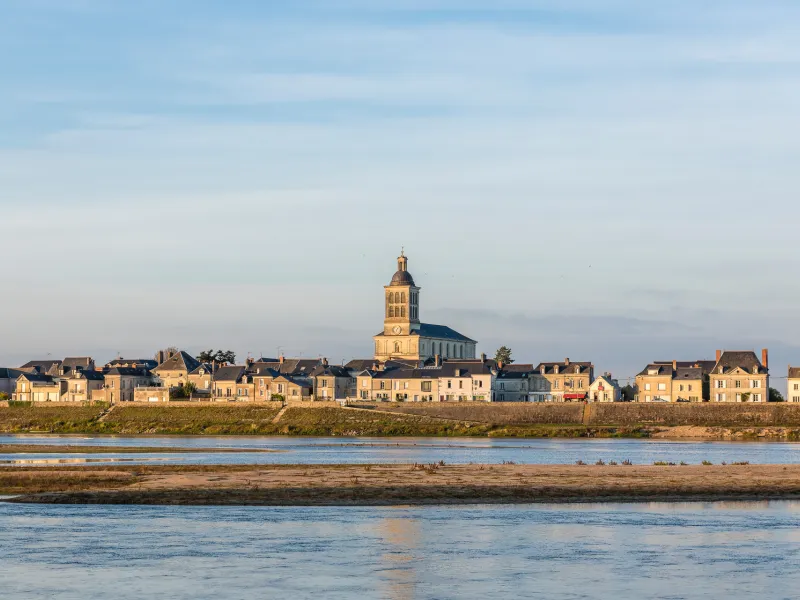 Panorama sur Saint-Mathurin et son église sur la rive gauche