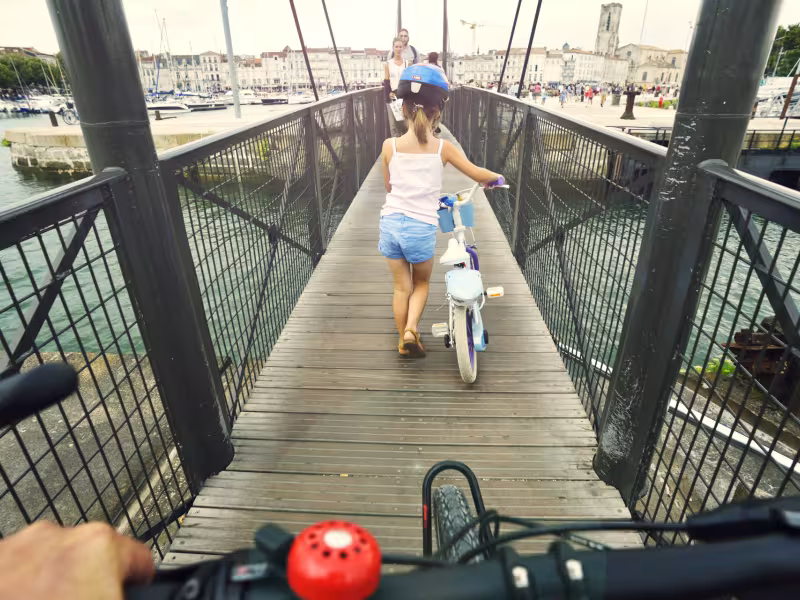 En famille sur le port de La Rochelle