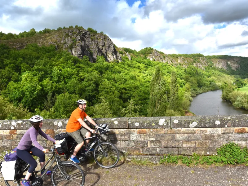 Viaduc de Clécy à vélo sur la Vélo Francette