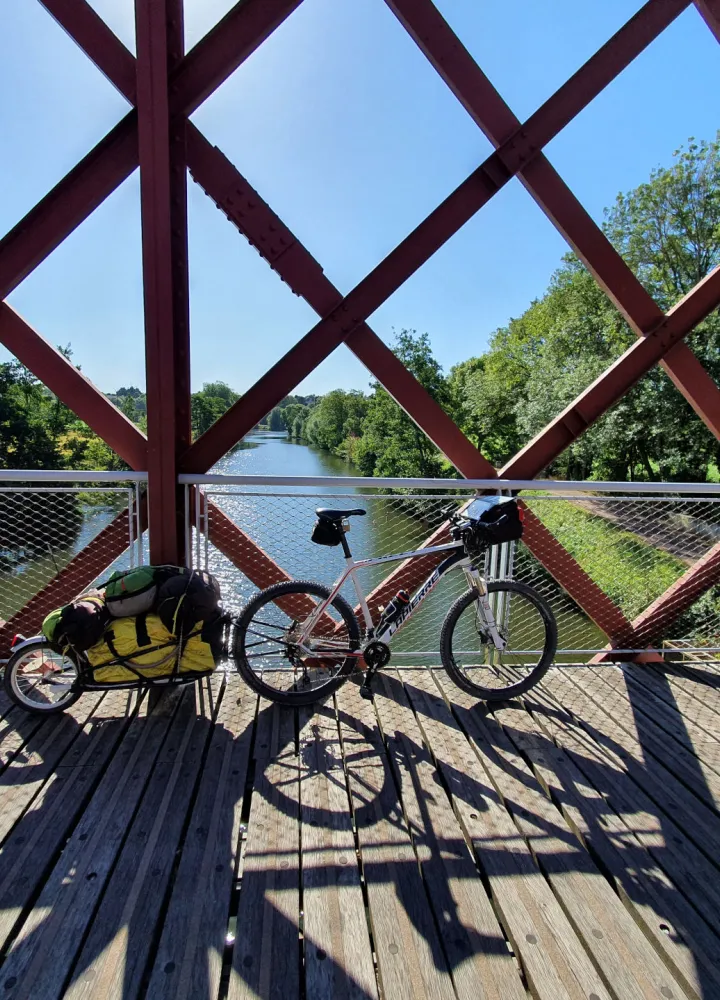 Traversée de pont sur La Vélo Francette