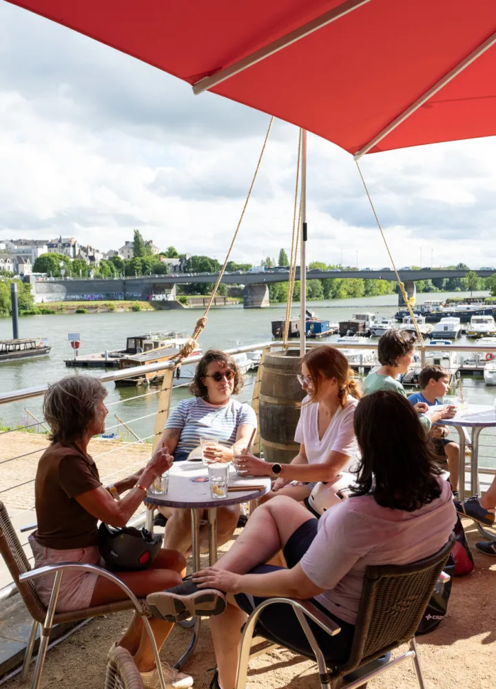 Pause en terrasse en bord de Maine