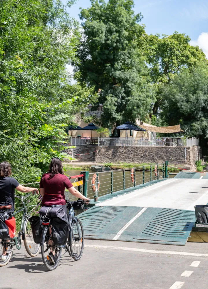 Bac vers l'Île Aubin