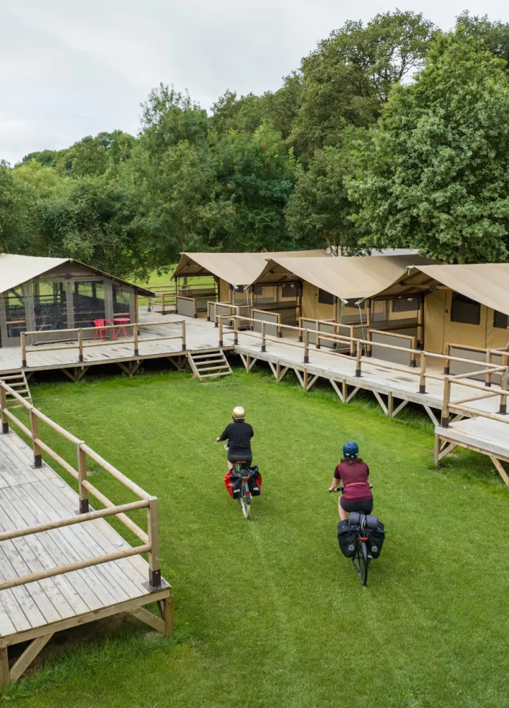 Hébergement avec des cabanes pour cyclistes