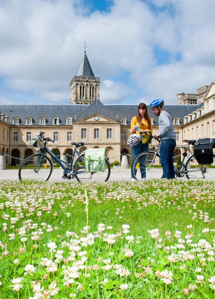 L'Abbaye aux Hommes à Caen - La Vélo Francette