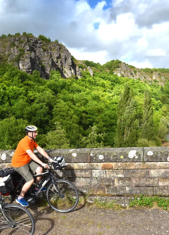 Viaduc de Clécy à vélo sur la Vélo Francette