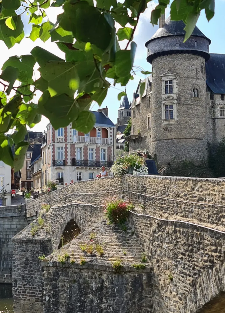 Village médiéval sur La Vélo Francette
