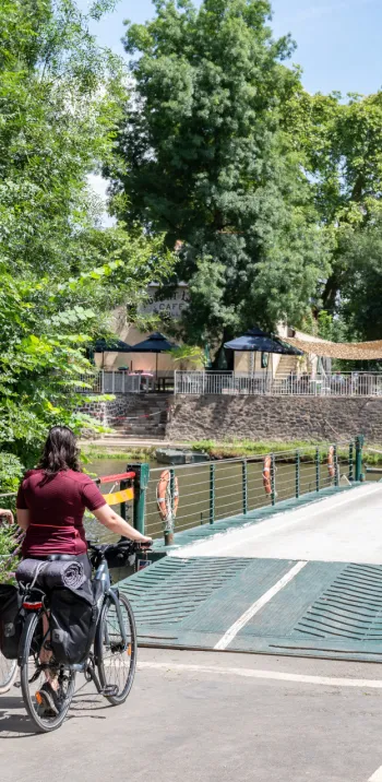 Bac vers l'Île Aubin - La Vélo Francette