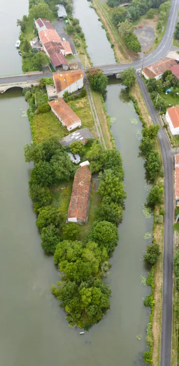 Vue aérienne de la Sèvre Niortaise à La Croix des Mary