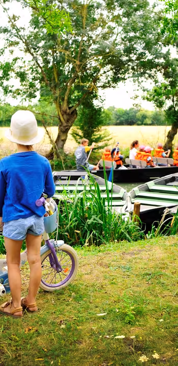 Barques sur la Sèvre à Bazoin