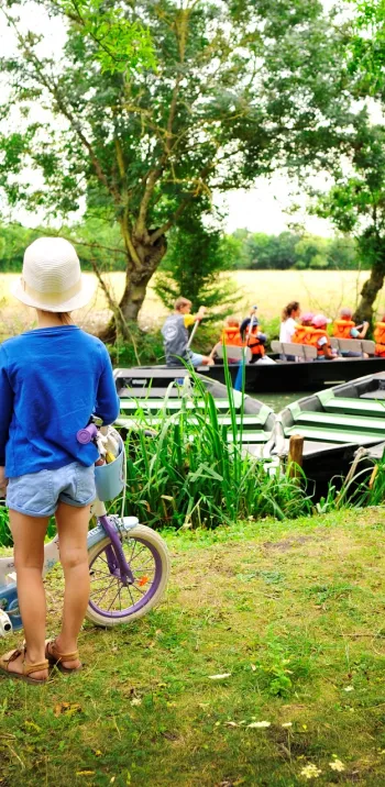 Barques sur la Sèvre à Bazoin