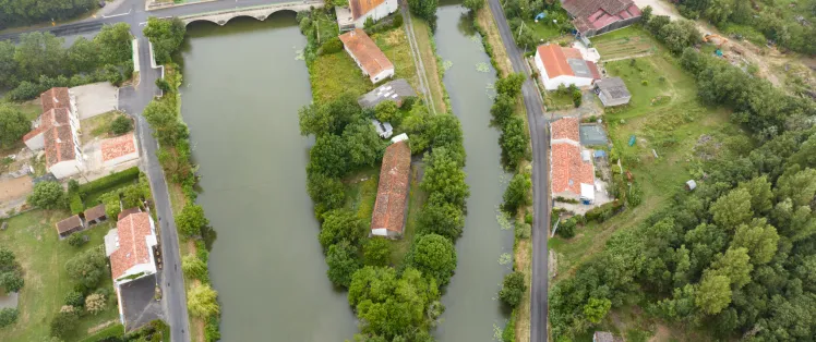Vue aérienne de la Sèvre Niortaise à La Croix des Mary