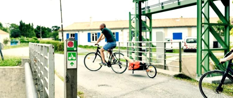 Balisage de la Vélo Francette en Vendée à Bazoin