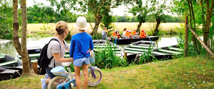 Barques sur la Sèvre à Bazoin