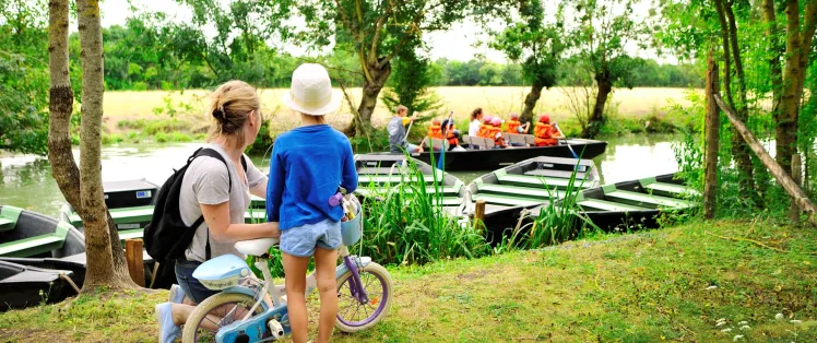 Barques sur la Sèvre à Bazoin
