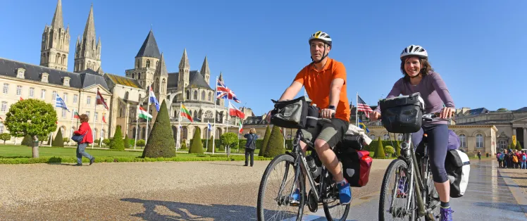Voie verte de Caen à vélo en couple