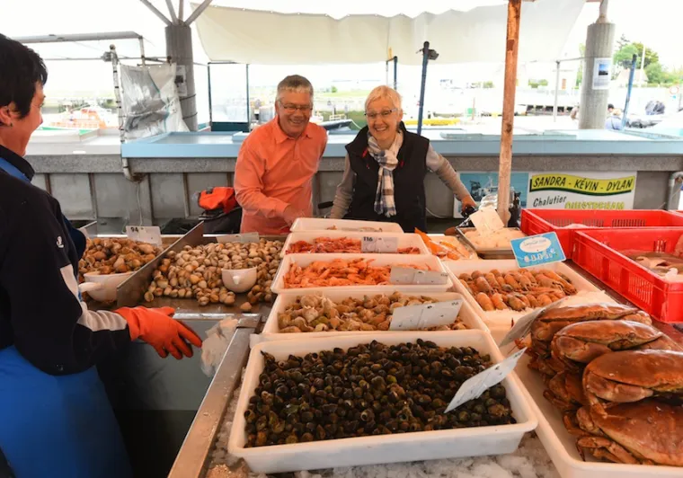 Marché aux poissons et fruits de mer à Ouistreham