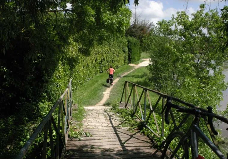 Le voyage en solo de Lyn sur La Vélo Francette