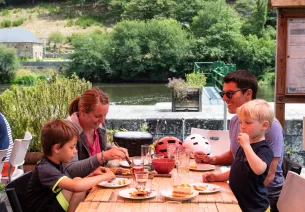Repas au Beyel, à Origné