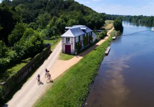 La Vélo Francette le long de la Mayenne vers Grez-Neuville