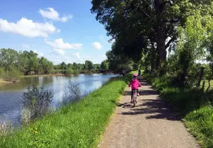 Vélo Francette le long de la mayenne en famille