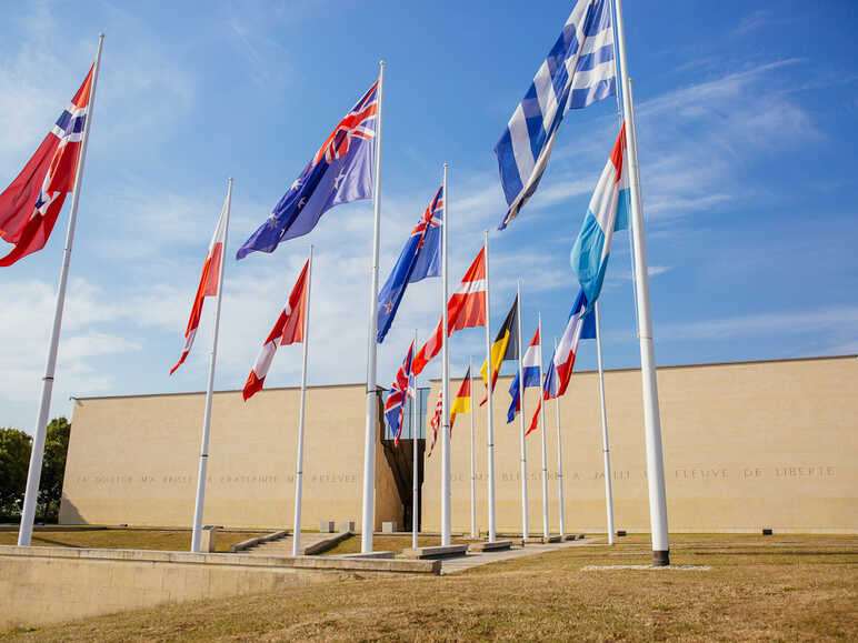 Façade du Mémorial de Caen