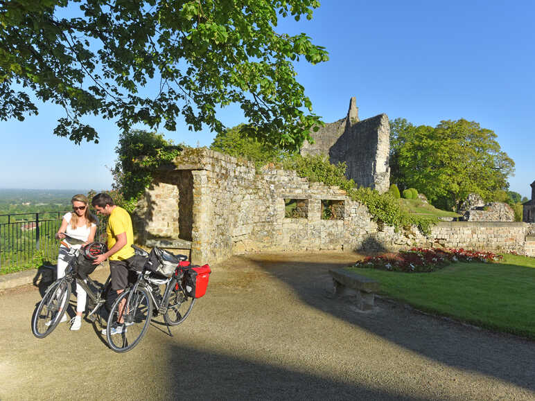 Arrivée à Domfront à vélo