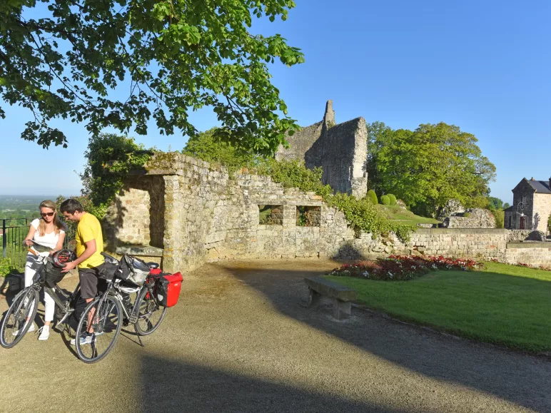 Jour 3 : Visite de Domfront et retour sur Flers (23 km)
