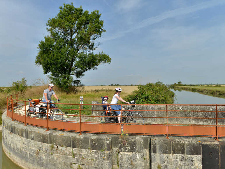 Jour 2 : Visite historique de la ville de Marans et retour sur La Rochelle (26.3 km) 