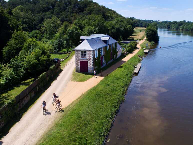 La Vélo Francette le long de la Mayenne vers Grez-Neuville