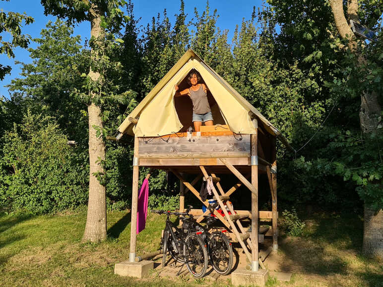 Cabane bivouac sur La Vélo Francette