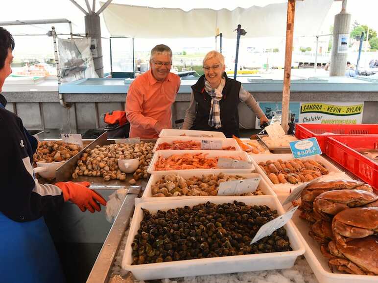 Marché aux poissons et fruits de mer à Ouistreham