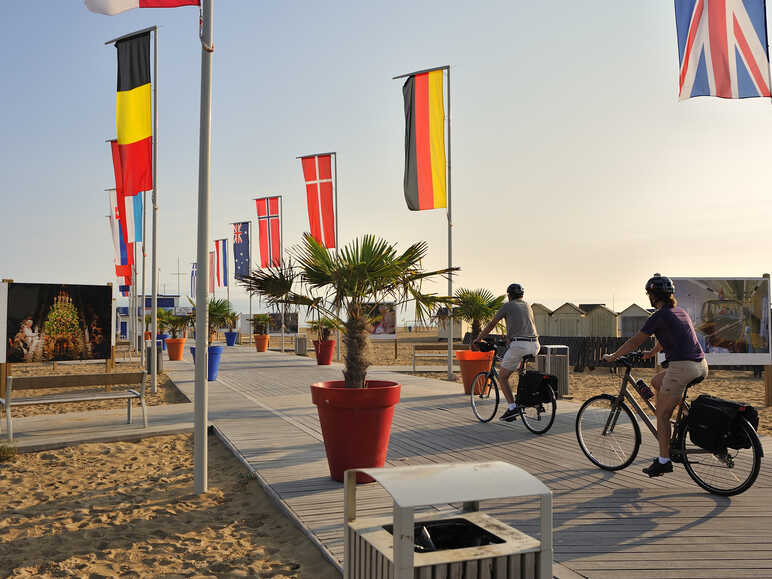 Plage de Riva Bella près de Ouistreham sur La Vélo Francette