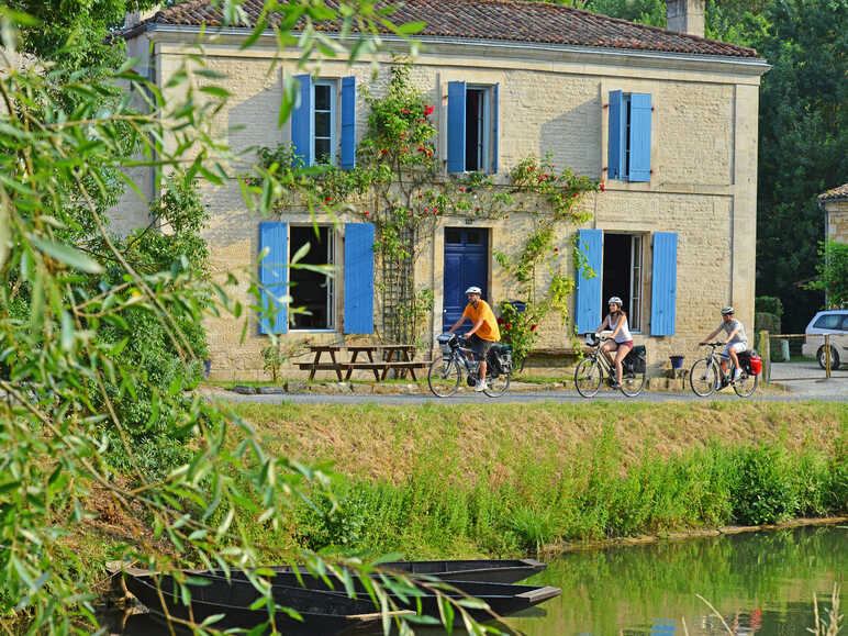 Vélo au bord de la Sèvre Niortaise - Coulon